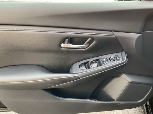 Used 2022 Nissan Sentra SV image 11