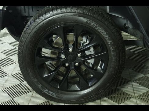 Used 2022 Jeep Wrangler Unlimited Sahara AWD/4WD image 9