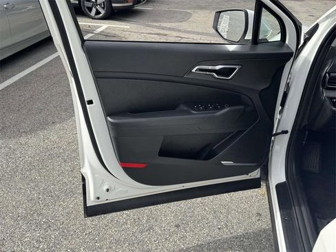 Used 2023 Kia Sportage LX image 16