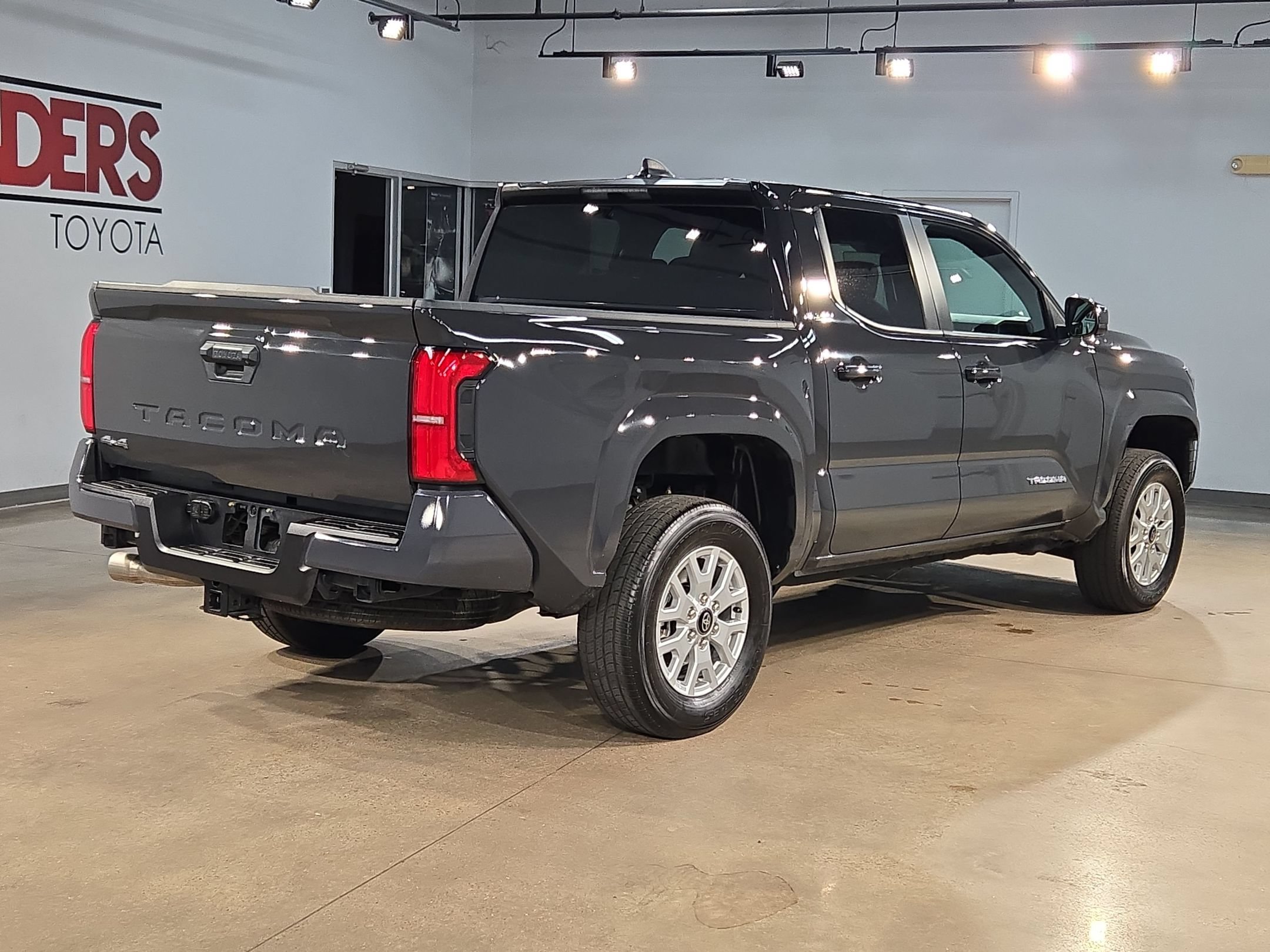 Certified 2025 Toyota Tacoma SR5 AWD/4WD image 7