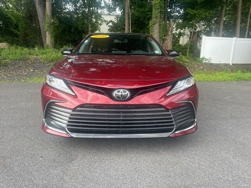 Used 2022 Toyota Camry XLE image 2