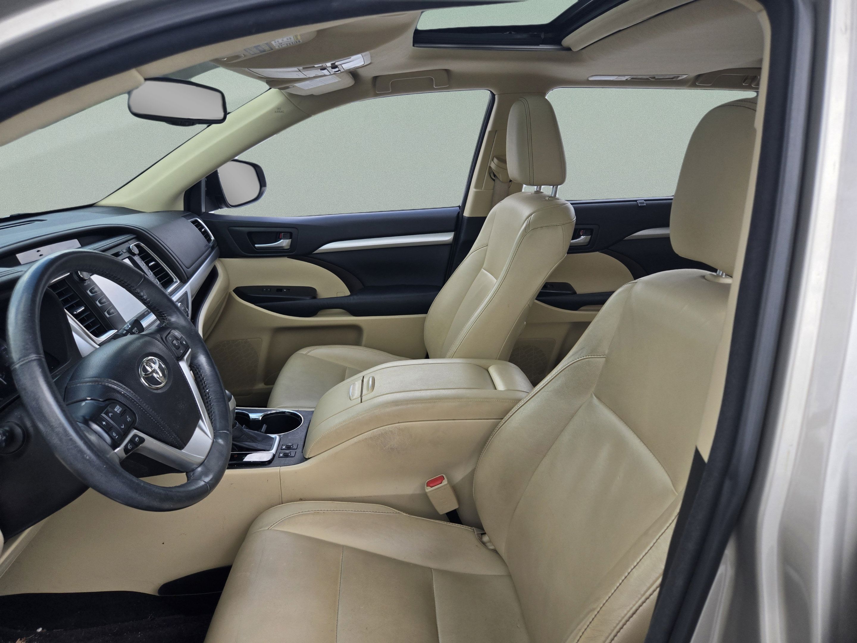 Used 2014 Toyota Highlander XLE FWD image 11