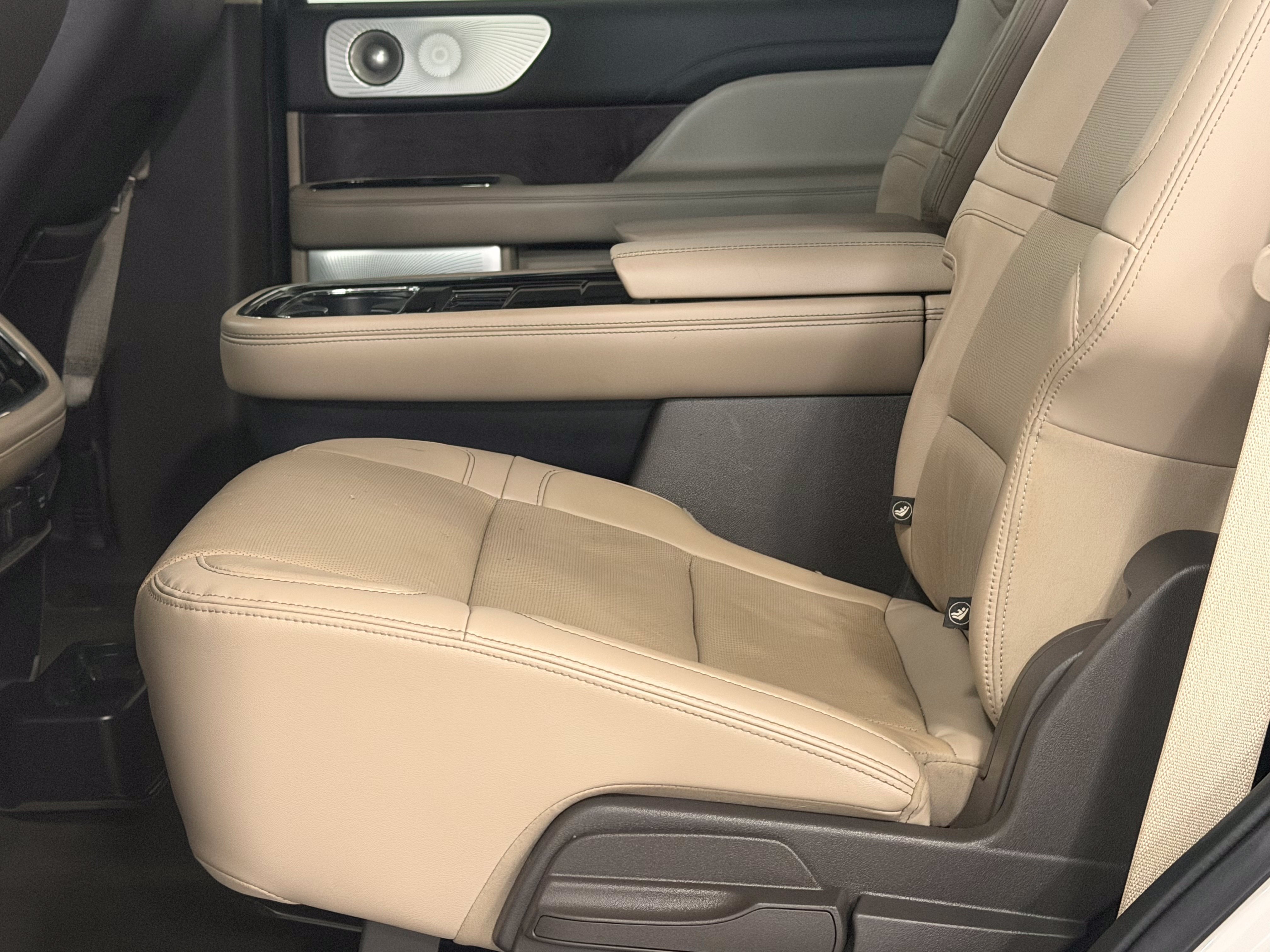 Used 2023 Lincoln Navigator Reserve AWD/4WD image 24