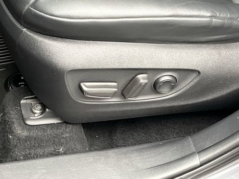 Used 2021 Toyota Highlander XLE image 10