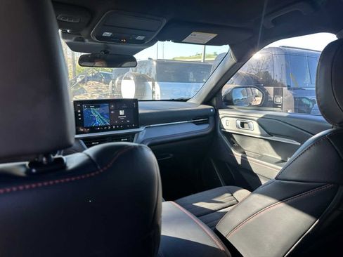 Used 2025 Ford Explorer ST-Line w/ ST-Line Street Pack image 10