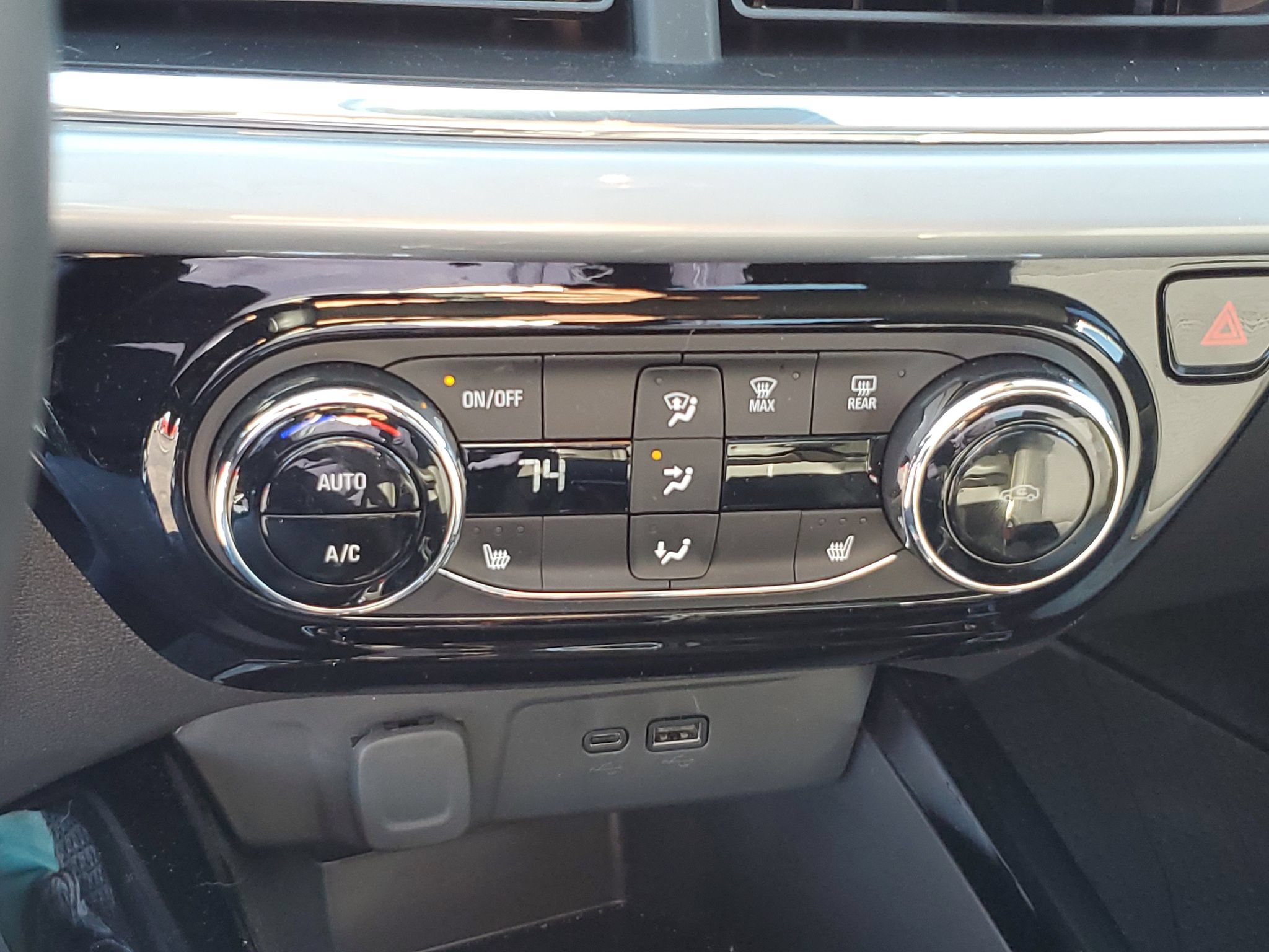 Used 2025 Chevrolet Trax LT w/ Driver Confidence Package FWD image 23