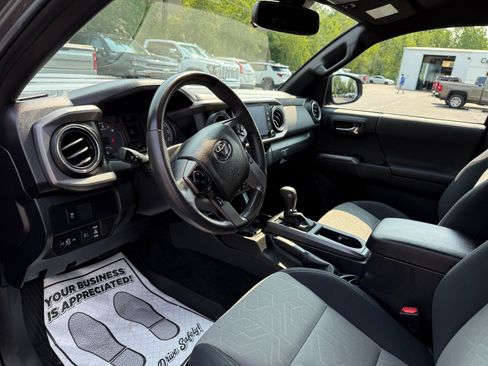 Used 2022 Toyota Tacoma TRD Sport AWD/4WD image 13