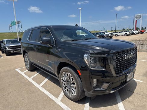 Used 2024 GMC Yukon Denali Ultimate AWD/4WD image 3