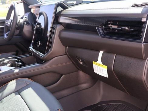 New 2026 GMC Yukon AT4 w/ AT4 Premium Plus Package AWD/4WD image 8