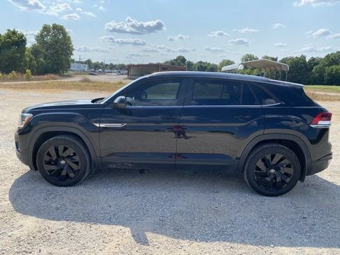Used 2024 Volkswagen Atlas Cross Sport SE w/ Panoramic Sunroof Package FWD image 10