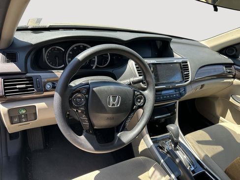 Used 2017 Honda Accord EX image 10