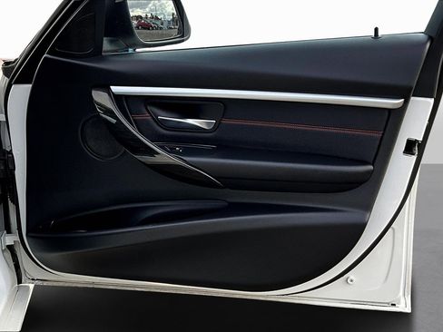 Used 2018 BMW 330e image 17