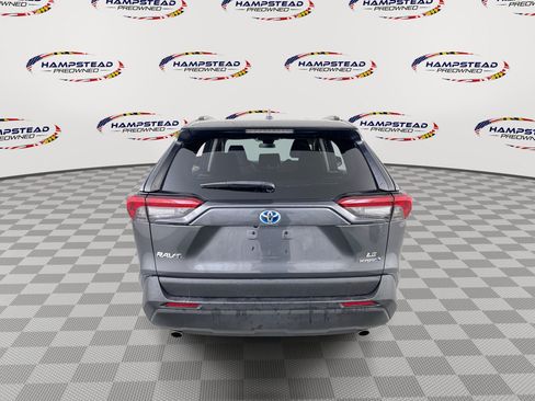 Used 2021 Toyota RAV4 LE AWD/4WD image 7