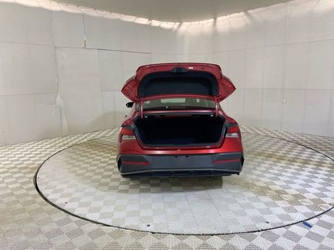 Used 2024 Hyundai Elantra SEL FWD image 30