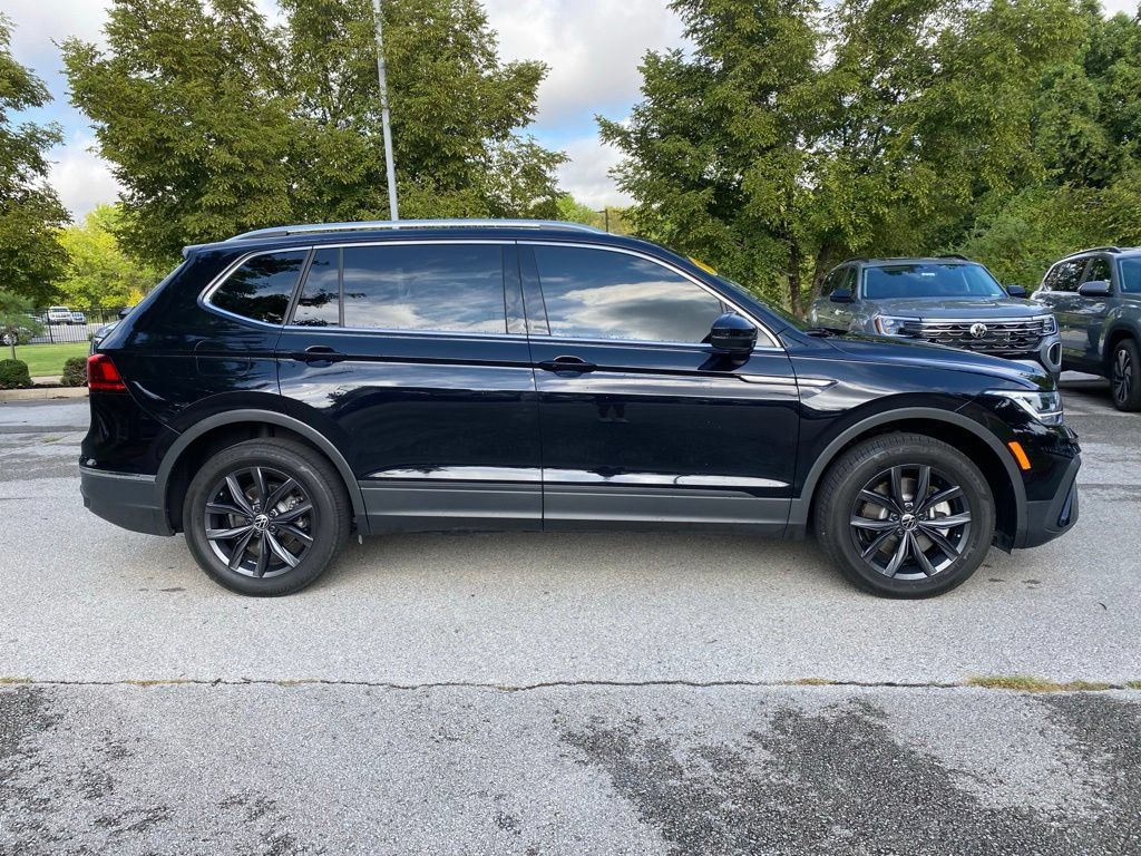 Used 2024 Volkswagen Tiguan SE w/ Panoramic Sunroof Package FWD image 8