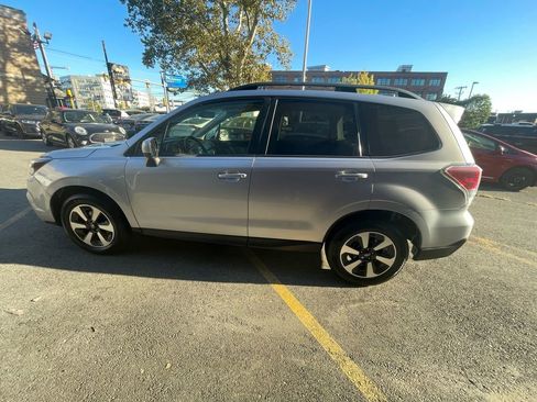 Used 2017 Subaru Forester 2.5i Premium w/ Popular Package #2A image 5