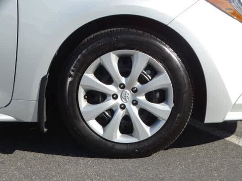 Used 2025 Toyota Corolla LE image 8