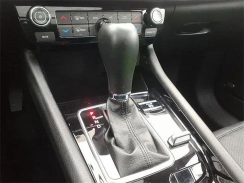 Certified 2024 Jeep Compass Limited w/ High Altitude Package image 19