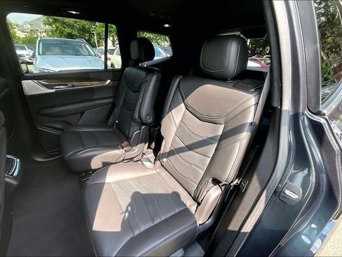 Used 2023 Cadillac XT6 Premium Luxury w/ Platinum Package AWD/4WD image 17