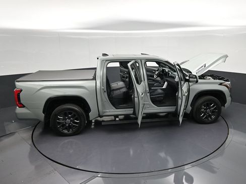 Used 2024 Toyota Tundra Platinum AWD/4WD image 33