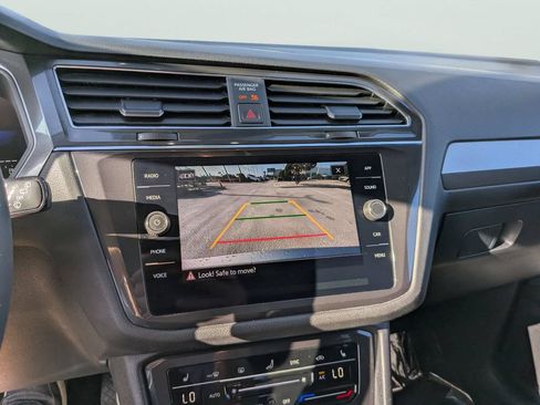 Certified 2023 Volkswagen Tiguan SE FWD image 19
