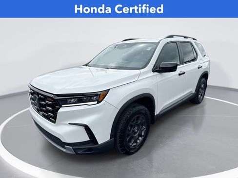 Certified 2025 Honda Pilot TrailSport image 1
