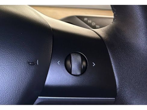 Used 2023 Tesla Model Y Long Range AWD/4WD image 25