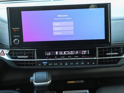 Used 2025 Toyota Sienna Platinum image 14