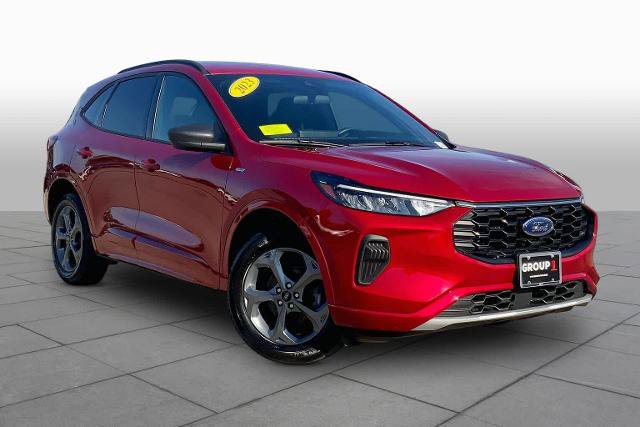 Certified 2023 Ford Escape ST-Line w/ Tech Pack #1 AWD/4WD image 3