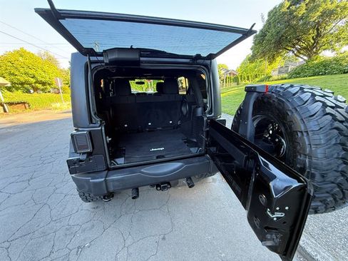 Used 2015 Jeep Wrangler Unlimited Sport AWD/4WD image 7
