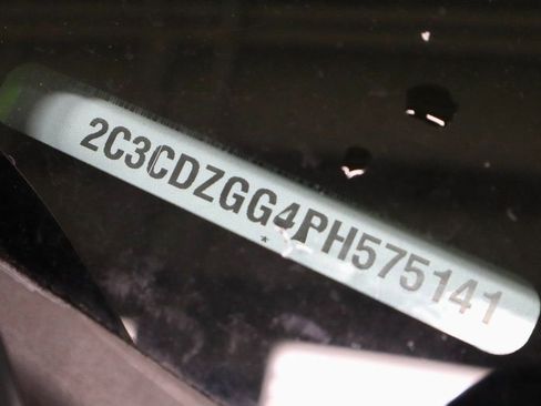 Used 2023 Dodge Challenger SXT w/ Plus Package image 33