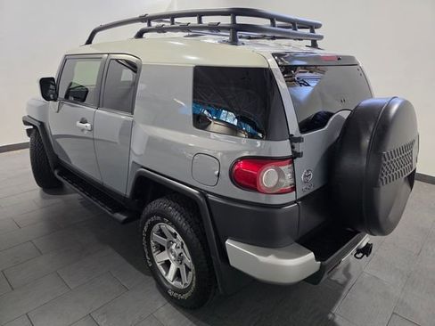 Used 2014 Toyota FJ Cruiser 4WD w/ Convenience Package image 3