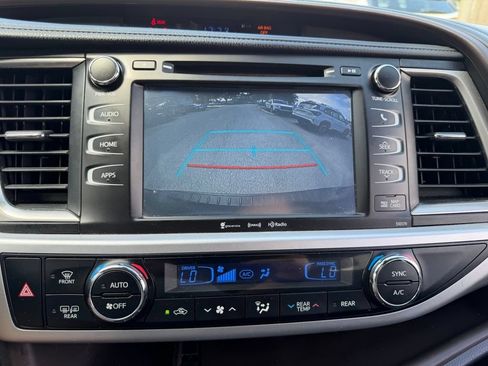Used 2018 Toyota Highlander XLE AWD/4WD image 29