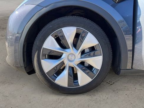 Used 2021 Tesla Model Y Long Range image 17