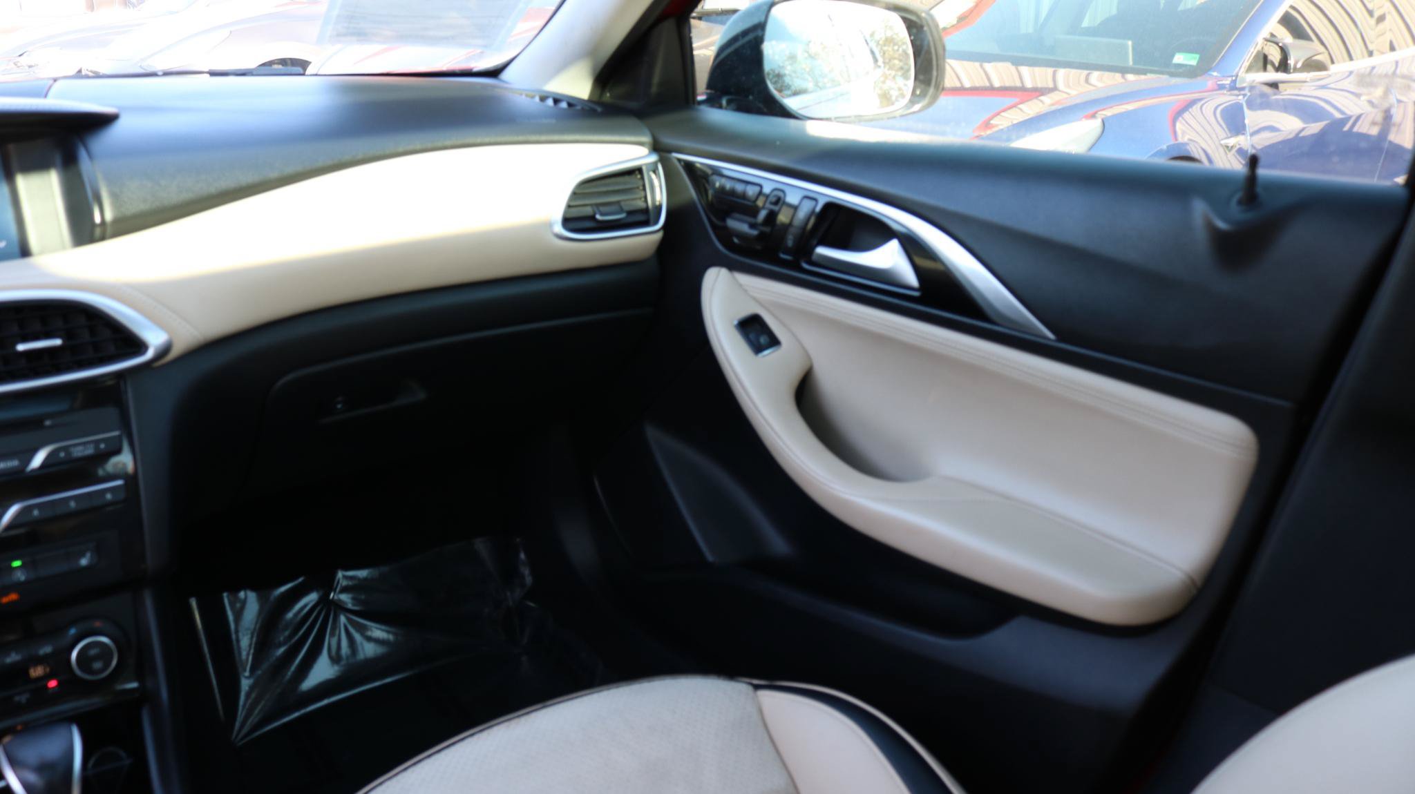 Used 2019 INFINITI QX30 FWD image 21