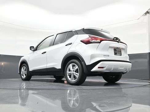 Certified 2025 Nissan Kicks Play S FWD image 23