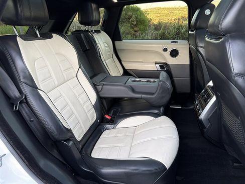 Used 2017 Land Rover Range Rover Sport HSE Dynamic image 16