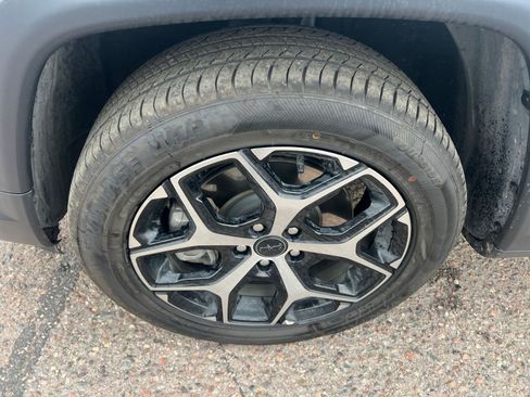 Used 2025 Jeep Compass Limited image 30