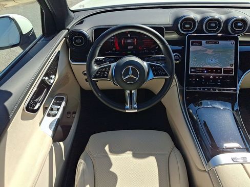Used 2025 Mercedes-Benz GLC 350e 4MATIC image 11