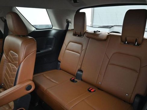 Used 2023 Nissan Pathfinder Platinum AWD/4WD image 32