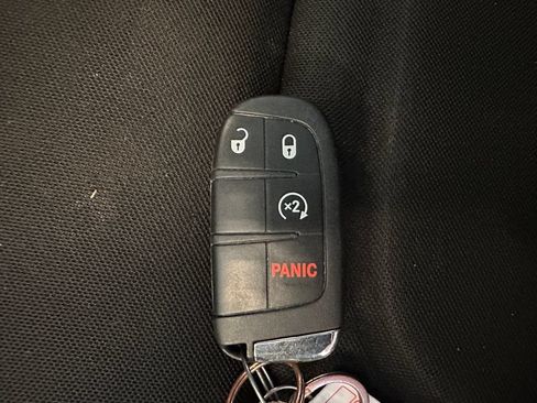 Used 2022 Jeep Renegade Latitude AWD/4WD image 17