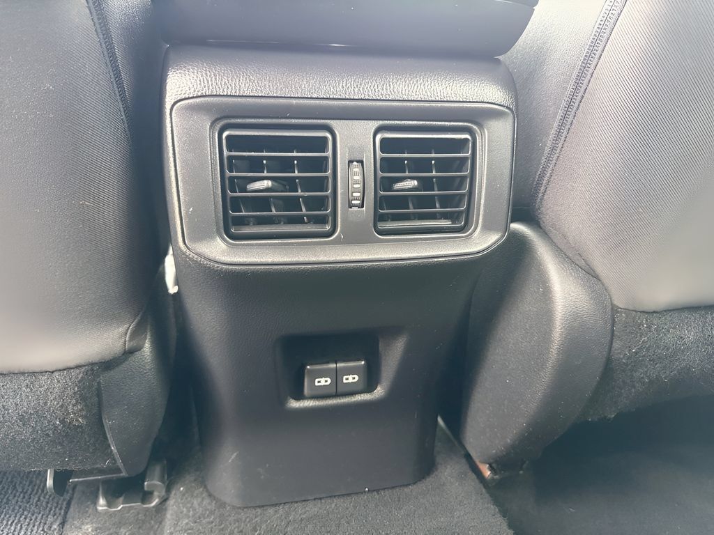 Used 2022 Toyota RAV4 XLE FWD image 24