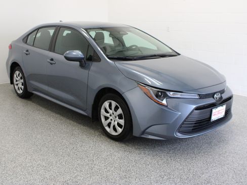 Used 2025 Toyota Corolla LE FWD image 4
