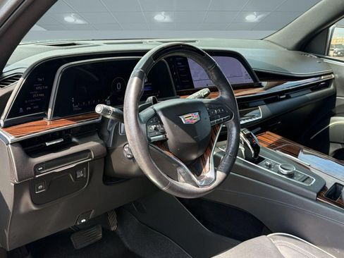 Used 2022 Cadillac Escalade ESV Premium Luxury RWD image 4