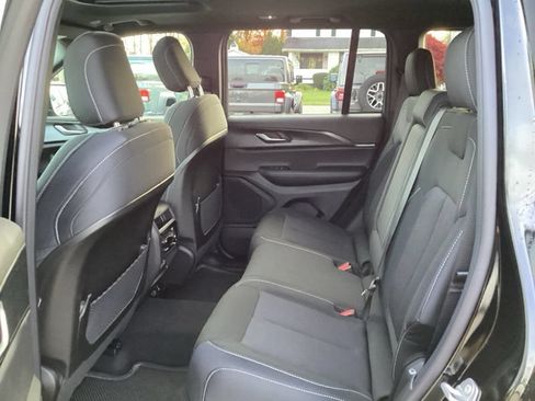 New 2025 Jeep Grand Cherokee Laredo X w/ Luxury Tech Group I AWD/4WD image 21