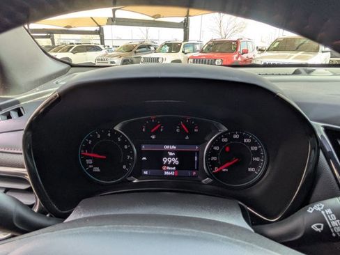 Used 2022 Chevrolet Equinox RS w/ Infotainment Package image 17