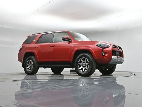 Used 2024 Toyota 4Runner TRD Off-Road image 3
