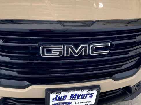 Used 2023 GMC Terrain SLE w/ Driver Convenience Package image 30