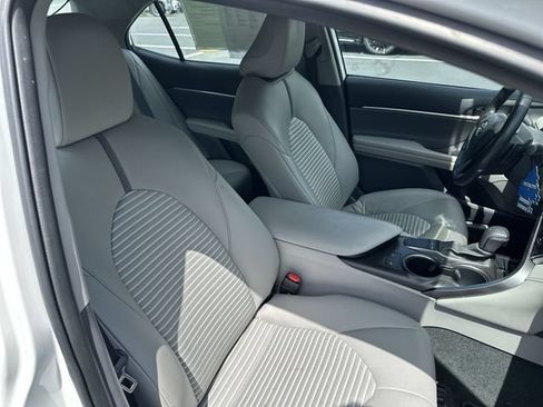 Used 2023 Toyota Camry SE w/ Cold Weather Package FWD image 30