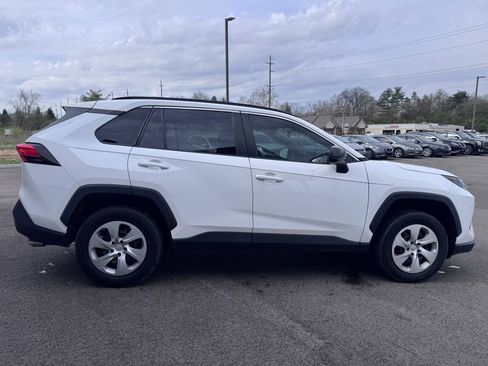 Used 2020 Toyota RAV4 LE FWD image 5